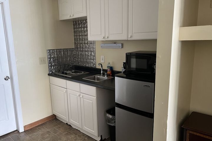 Comfort Room 1 King Bed Kitchen (56 of 70)