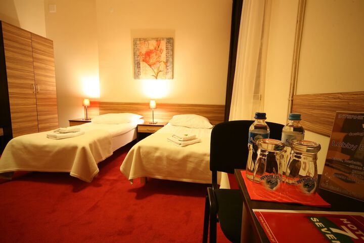 Room 9 of 38