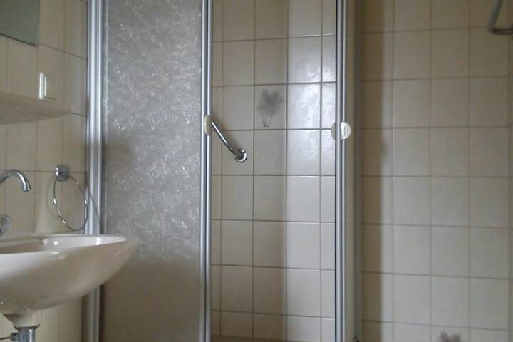 Room 7 of 12