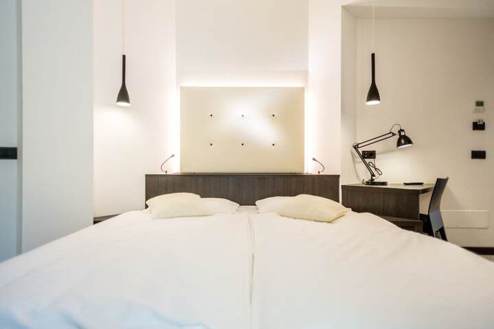 Room 5 of 61