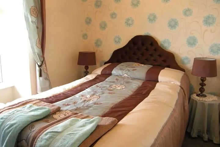 Ymwlch Bach Farmhouse