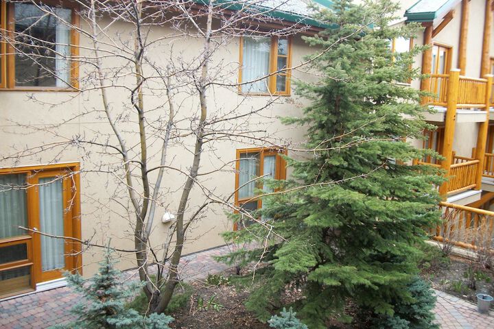 Hotel Exterior 47 of 49