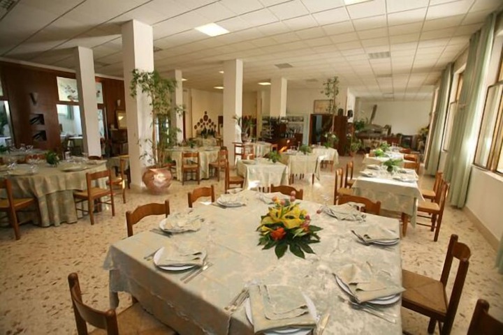 Dining Photos