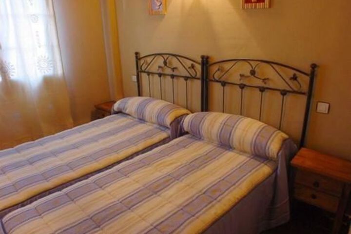 Room 4 of 32