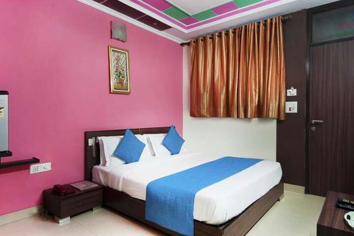Room 9 of 33