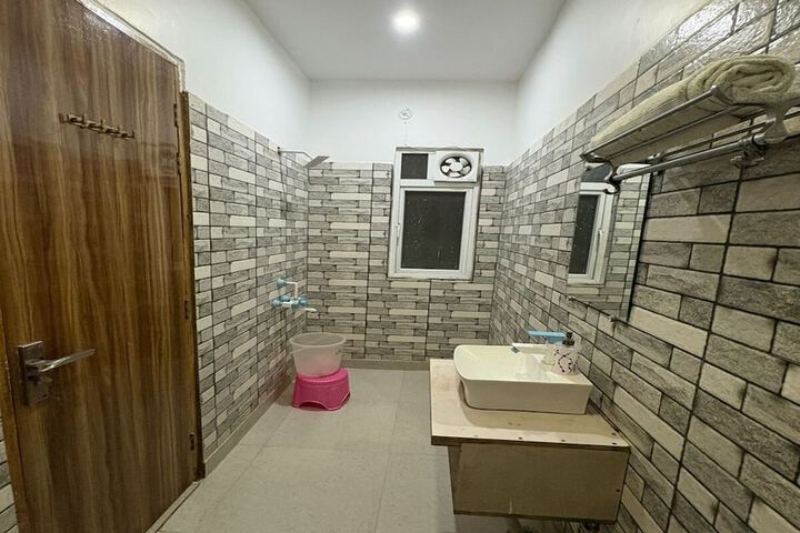 Room 28 of 48