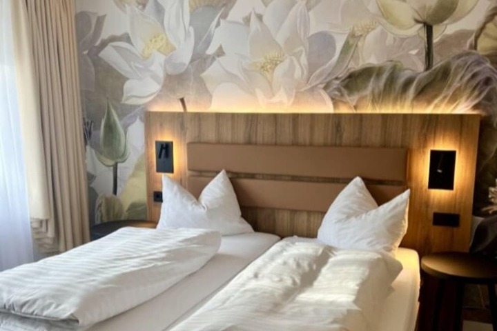 Room 5 of 10