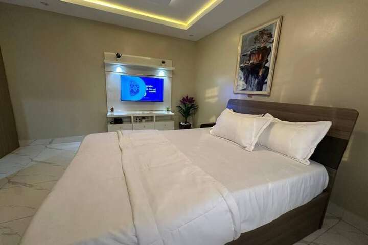 Room 15 of 37