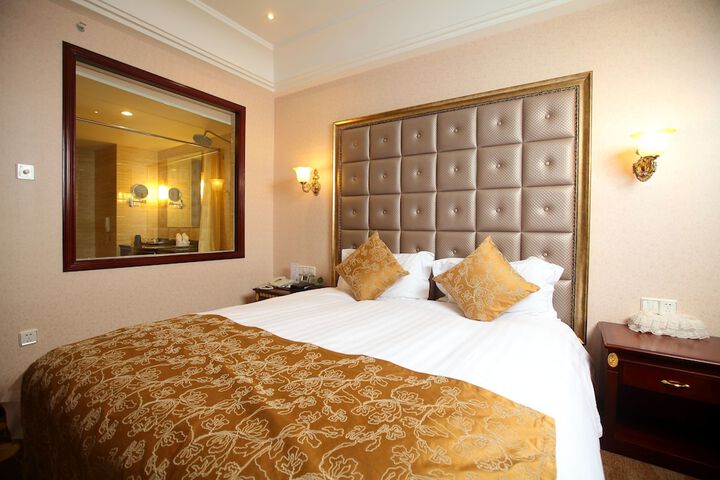 Room 9 of 48