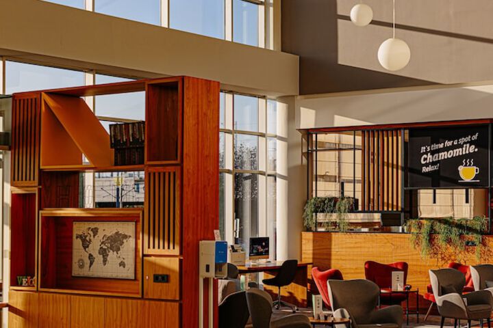 Entrance & Lobby