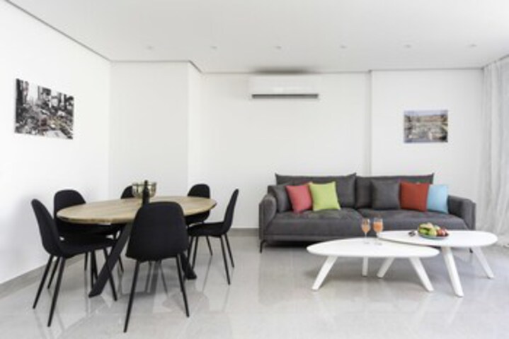 Room 12 of 20