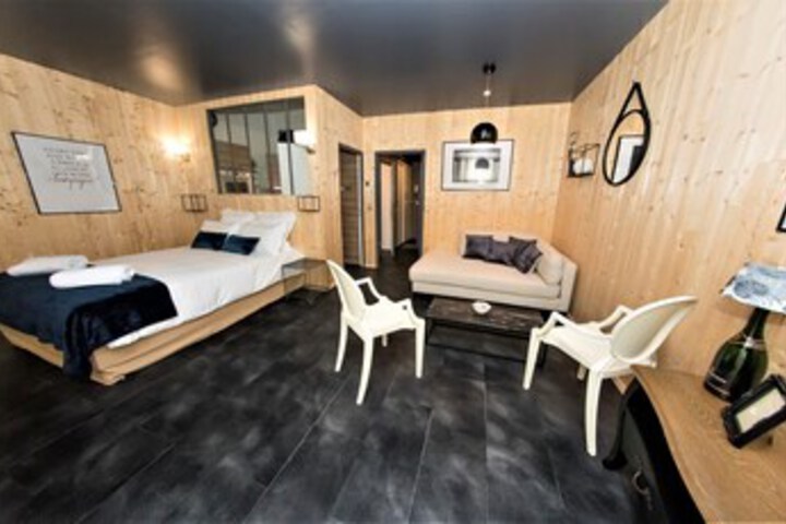Room 16 of 20