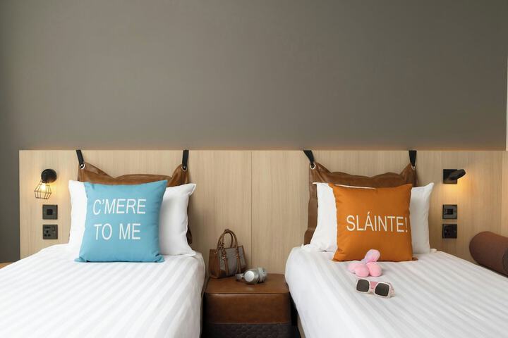 Room 16 of 44