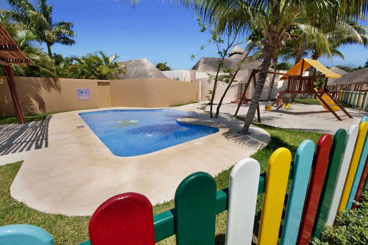 Hotel Pool