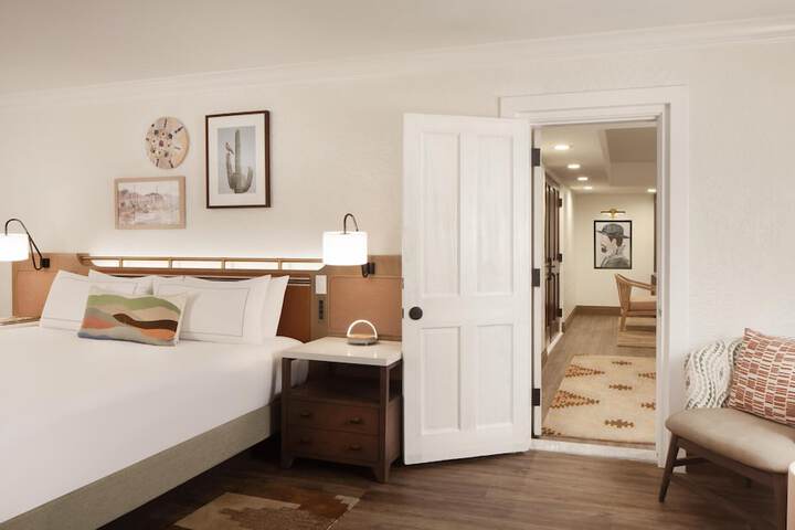 Room 6 of 82