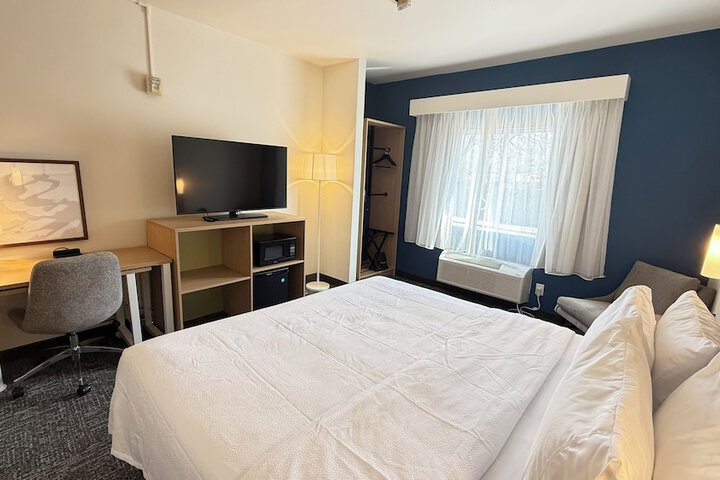 1 King Bed (13 of 25)