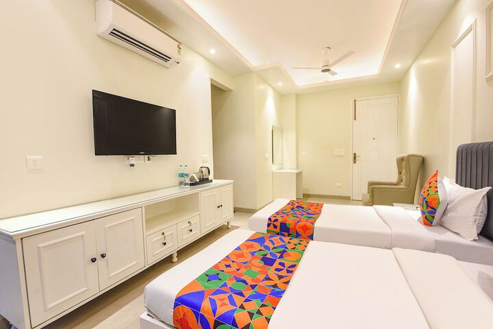 Room 15 of 37