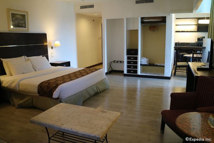 Room 28 of 79