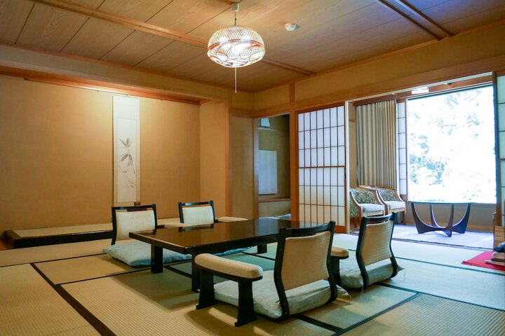 Room 9 of 85