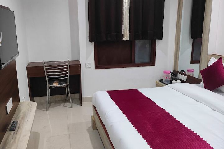 Room 9 of 18
