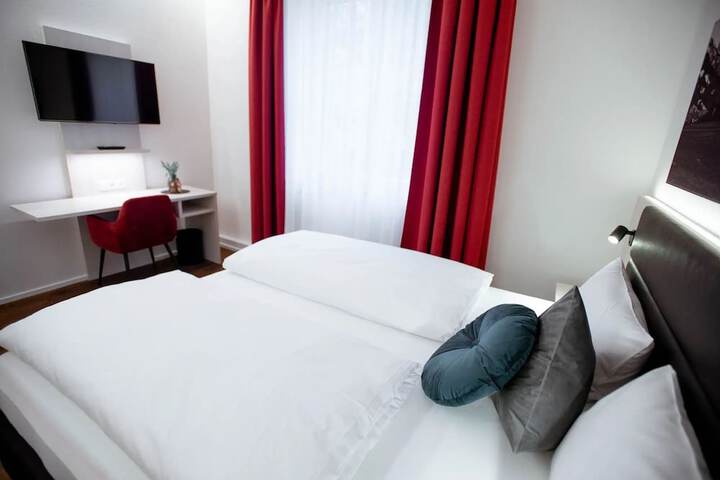 Room 8 of 29