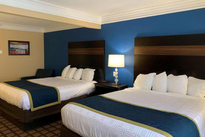 2 Queen Beds (6 of 7)