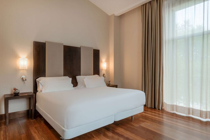 Room 27 of 118