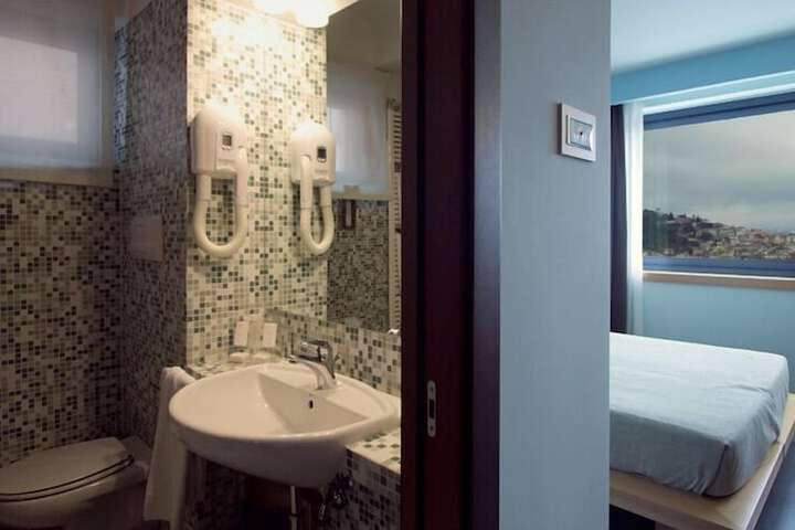 Room 21 of 53