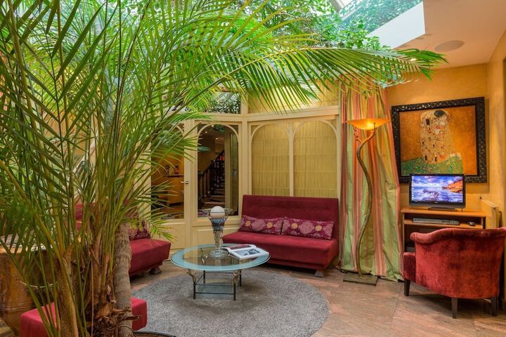 Guest Lobby