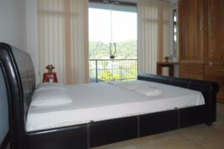 Room 10 of 20