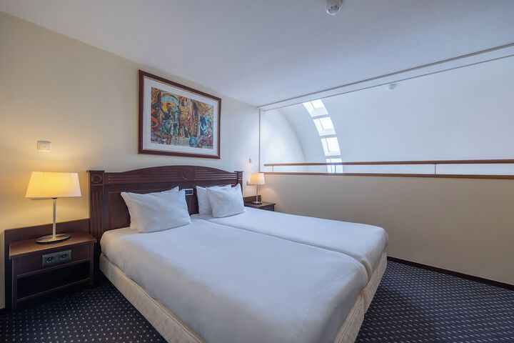 Room 8 of 44