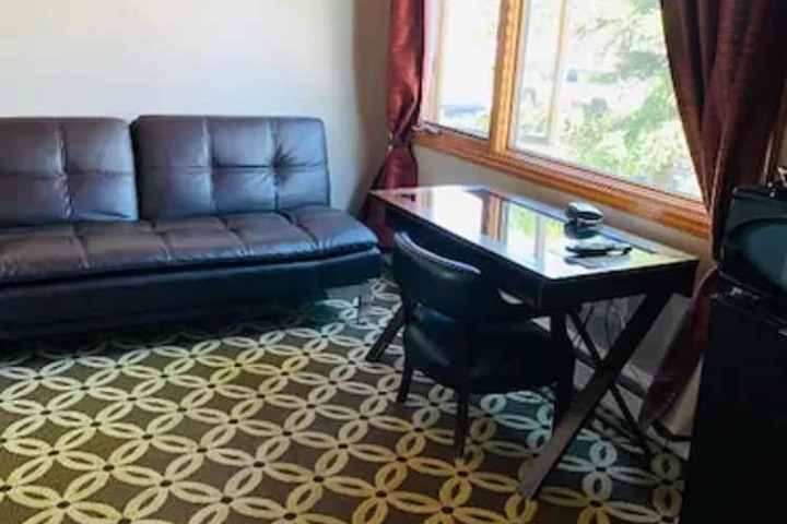 Room 11 of 24