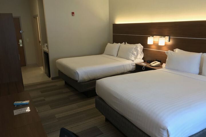 2 Queen Beds (21 of 23)