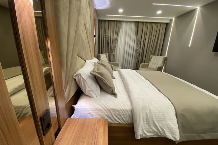 Room 12 of 22