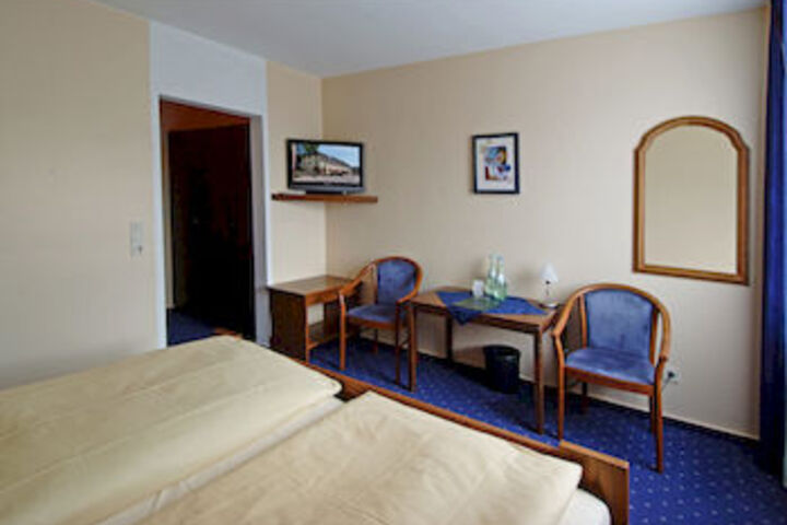 Room 4 of 13