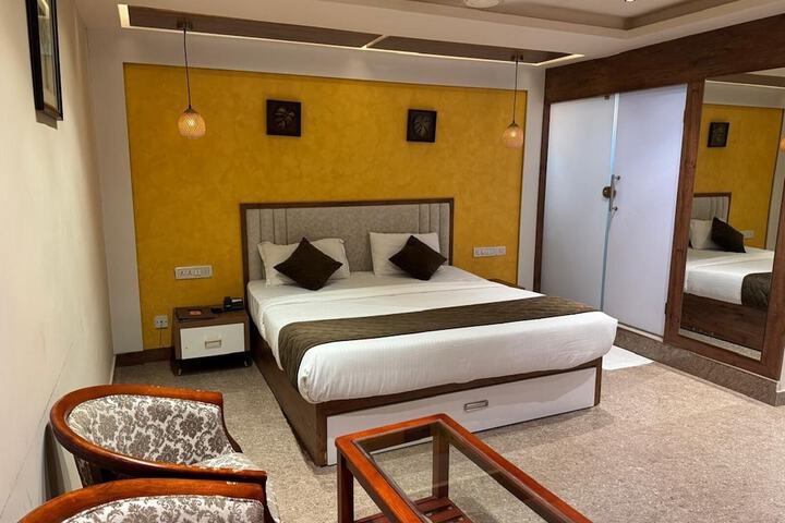 Room 6 of 20