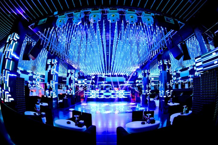 Lounge 96 of 105