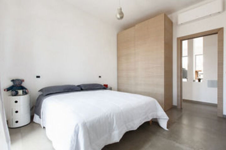 Room 16 of 38