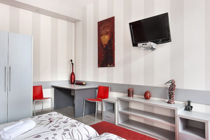 Room 18 of 108