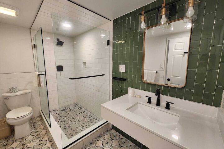 Room 12 of 18