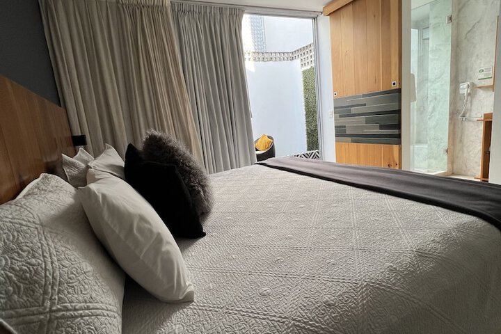 Room 50 of 76