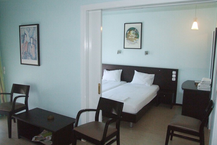 Room 3 of 25