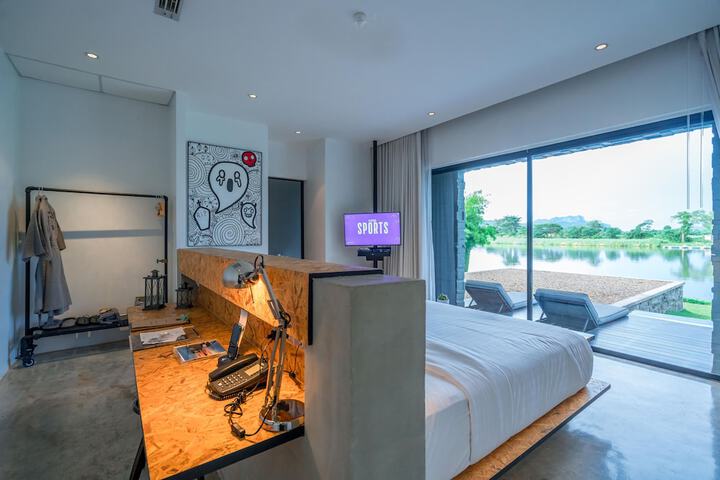 Room 34 of 46
