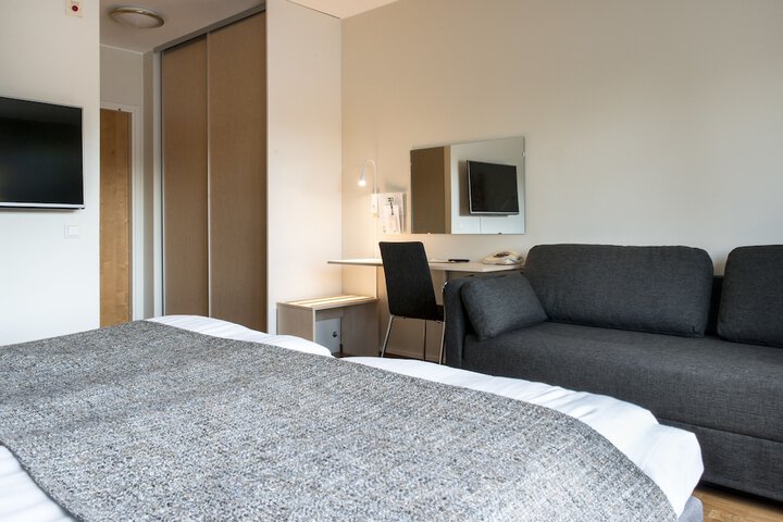 Room 25 of 77