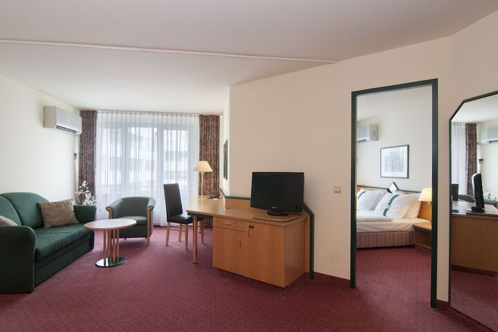 Room 6 of 78