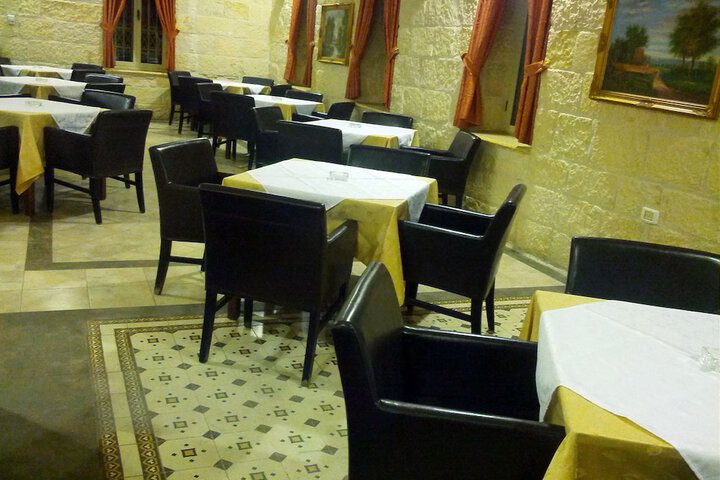Ballroom/Hall 27 of 41