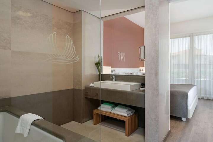 Room 294 of 425