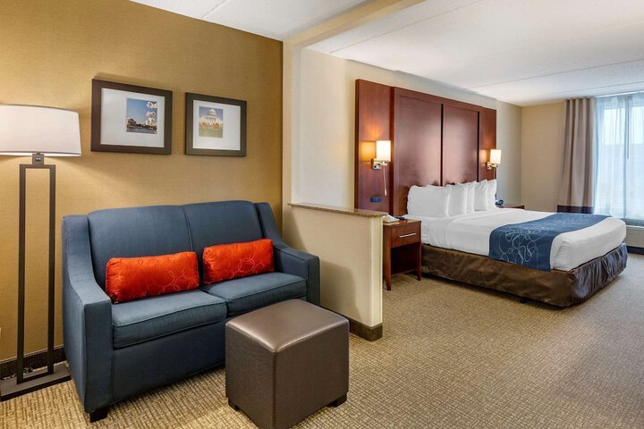 1 King Bed Suite (28 of 29)