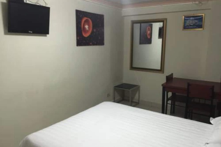 Room 12 of 33