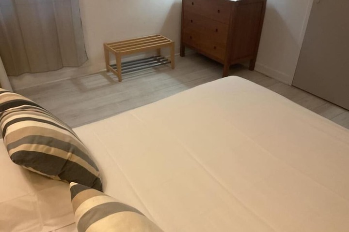 Room 11 of 32